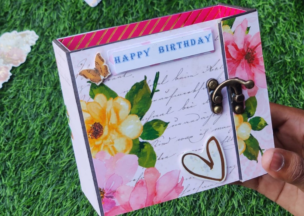 Pocket album  image 1